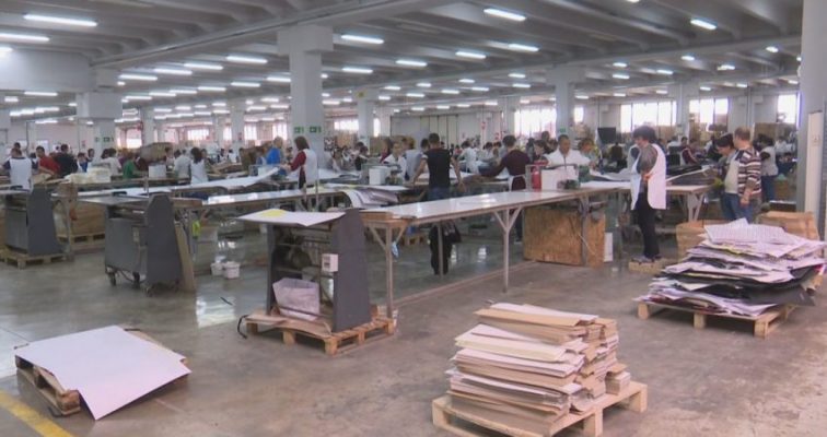 Fasonët kërkojnë 20 mijë punëtorë; të kualifikuarit ikin nga Shqipëria, zëvëndësohen nga të huajt