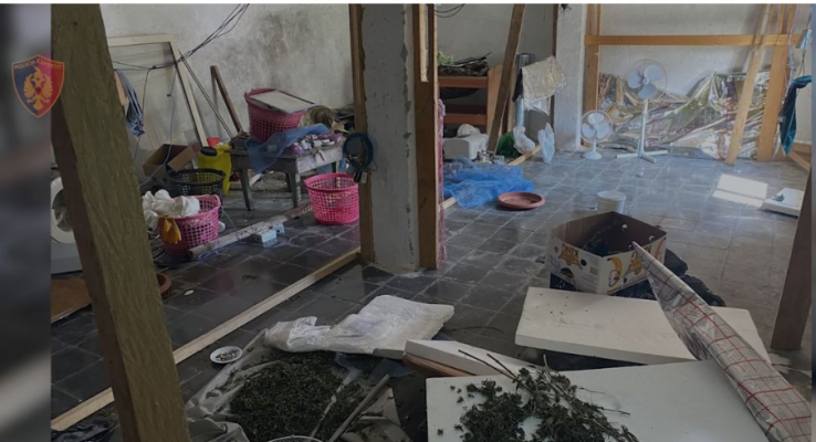 Zbulohet “shtëpi bari” në Tropojë, në kërkim pronari i banesës, e pëson edhe elektricisti i zonës