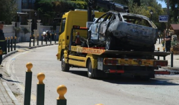 Tragjike në Greqi/ Digjet brenda makinës 17-vjeçari shqiptar