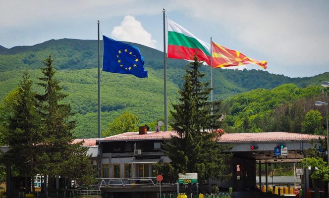 Rikthehet tensioni mes Sofjes dhe Shkupit/ Presidenti maqedonas: Historianët tanë po poshtërohen