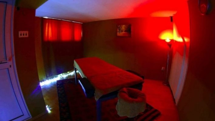 Prostitucion në qendrën e masazhit në Tiranë/ Në pranga çifti i administatorëve