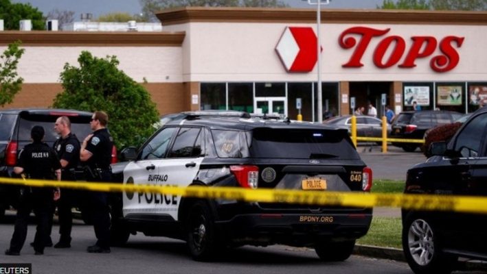 Sulm me armë në supermarket në SHBA/ 18 vjeçari vret 10 persona