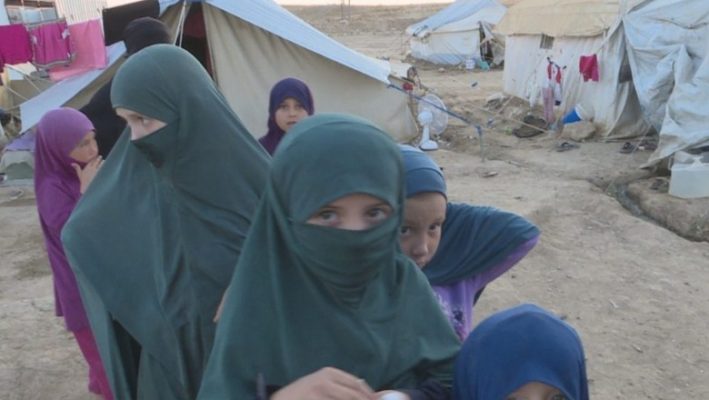 Shpëtohen edhe 13 shqiptarë nga kampi i ferrit të ISIS në Siri! 4 gra dhe 9 fëmijë