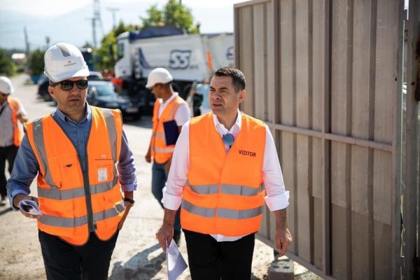 “1 Maji”, Ahmetaj publikon fotot: Mirënjohje për punën e punëtorëve në 3 mijë kantierë të rindërtimit!