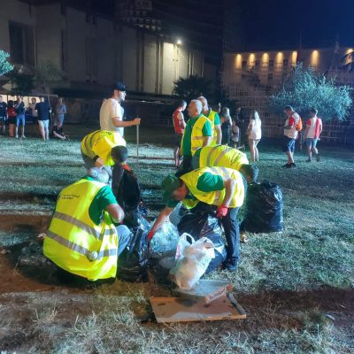 Në mëngjes Tirana xixë/ Veliaj falenderon punonjësit e pastrimit të qytetit
