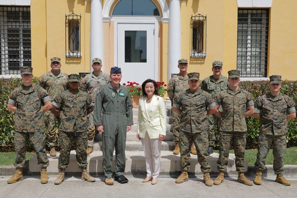 “Takime me atashe e marinsa”/ Ambasadorja Yuri Kim pret Gjeneralin Tod Wolters