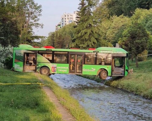 Zhvendoset autobusi në Lanë, Veliaj: Ishte kërkesë e prokurorisë, do të rikthehet si instalacion