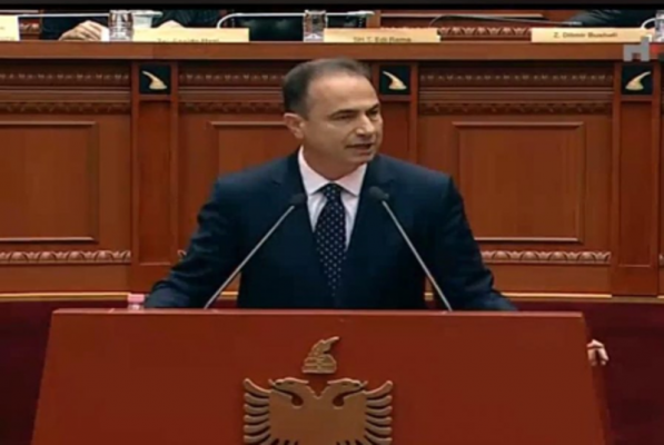 Sesioni parlamentar nis me kritika/ Boçi, akuza Kuvendit: Është kthyer në noter të ekzekutivit