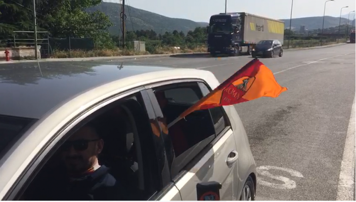 Pamjet/ Italianët e holandezët dynden edhe nga Morina, mbi 5000 hyrje në orët e para