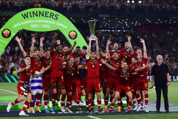 Roma triumfon pas 61 vitesh në Europë, finalen në Tiranë e vendos Zaniolo