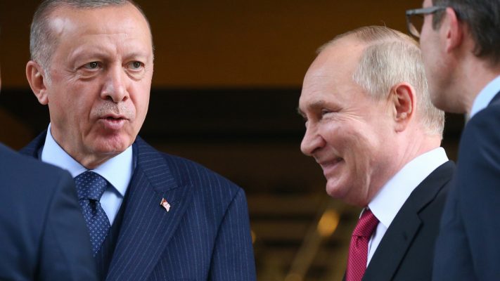 Putin bisedon me Erdoganin për bllokadën në portet ukrainase