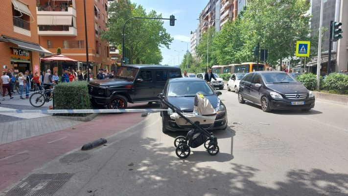 Çmenduria me Benz “G.Class”/ Si e morën përpara të rinjtë karrocën me foshnjen dhe bashkëshortët, shoferi prangoset në spital