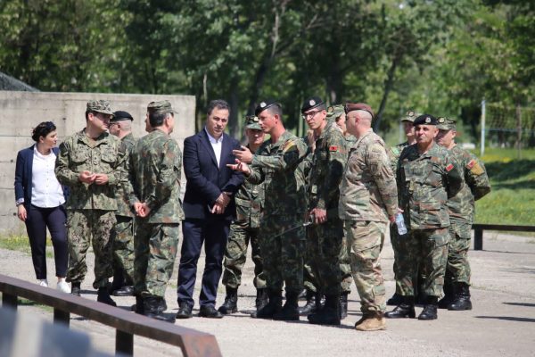 Peleshi ndjek trajnimin e efektivëve të rinj: Presim certifikimin nga NATO