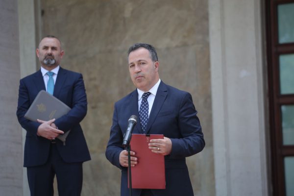 Kërkesa për raketë anti-tank/ Ministri Peleshi: Nuk ka lidhje me agresionin rus, Shqipëria është e sigurt