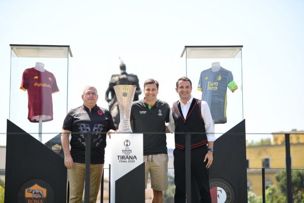 Prezantohet Kupa e Finales së Conference League, Veliaj: “Të dalim të nderuar nga mikpritja jonë, imazhi i Shqipërisë të ngrihet sa më lart”