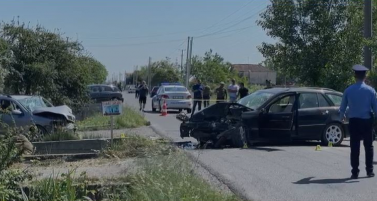 Aksidenti i rëndë në Lezhë/ Ndërron jetë shoferi, gruaja në gjendje të rëndë