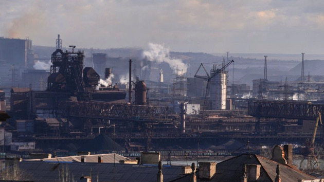 Luftimet në fabrikën e çelikut/ Ushtarët ukrainas: Do të qëndrojmë deri në fund