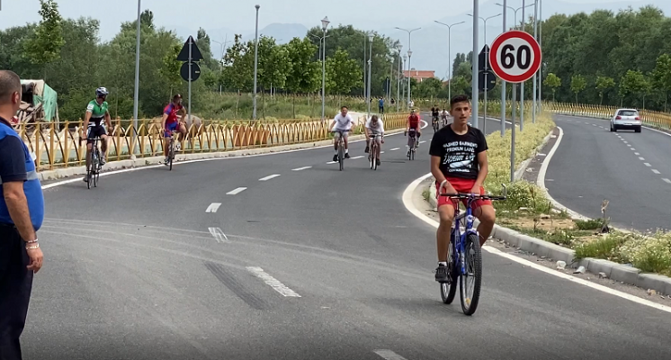 Shkodra rikthen traditën e garave me biçikleta për nxënësit e shkollave