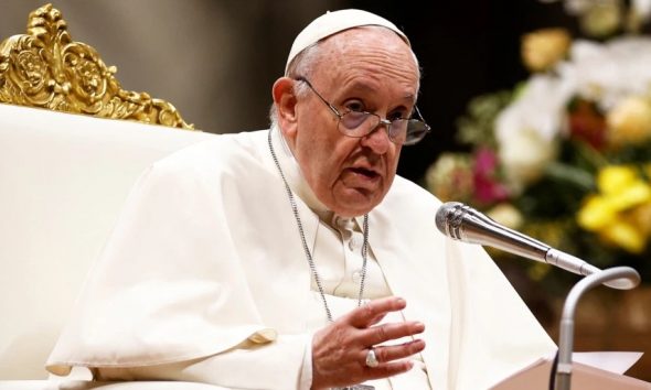 Papa Françesku i shqetësuar për bllokimin e eksporteve të grurit nga Ukraina