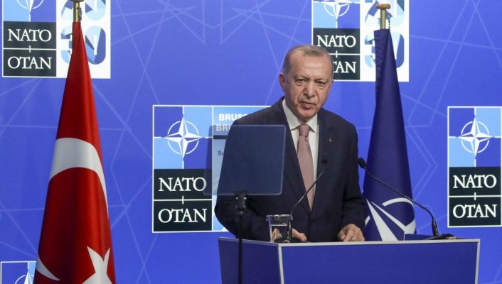 Turqia: Suedia dhe Finlanda jo në NATO, atje strehohen terroristë