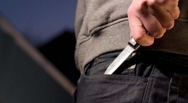 Sherr mes adoleshentëve, plagoset me thikë 15-vjeçari në Durrës