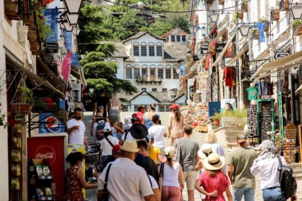 Fluks turistësh në Gjirokastër/ Kalaja dhe pazari mbeten destinacionet kryesore