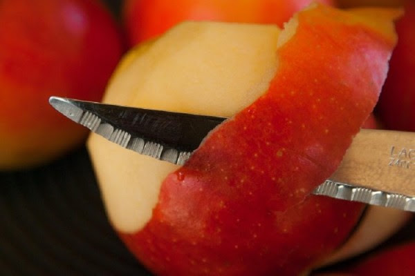 ​Mos e hidhni lëvoren e mollës, mund ta përdorni në disa mënyra