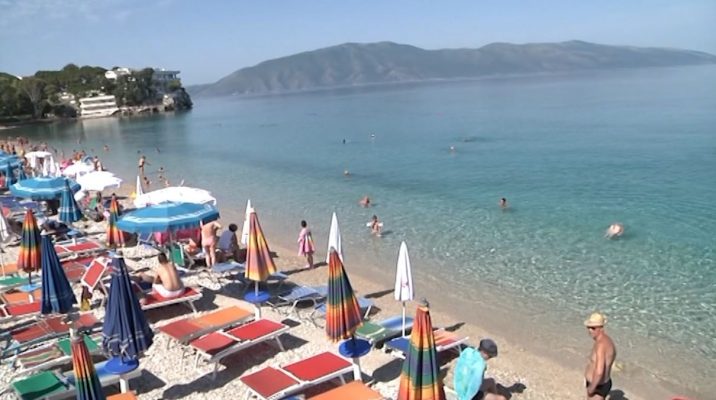 Fluks pushuesish në Vlorë; plazhet nuk janë ende gati/ Operatorët: Nuk kemi punëtorë