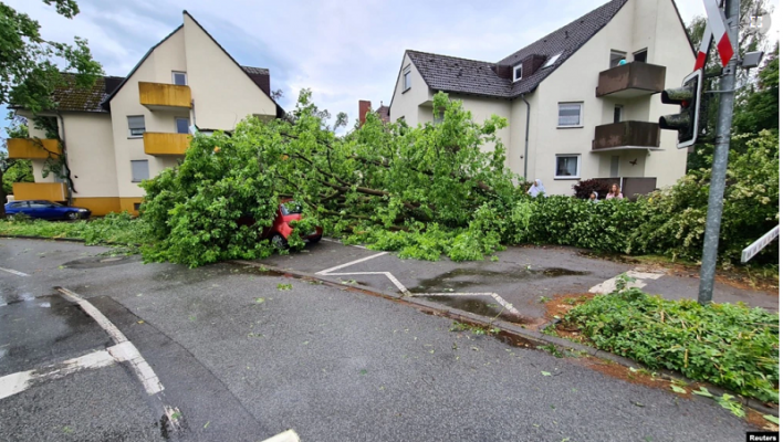 Mbi 40 të plagosur si pasojë e tornadove në Gjermani