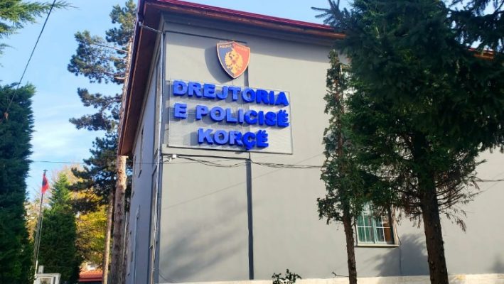 Përplasi të miturin dhe u largua/ Kamerat e sigurisë nxjerrin ‘zbuluar’ efektivin e policisë në Korçë