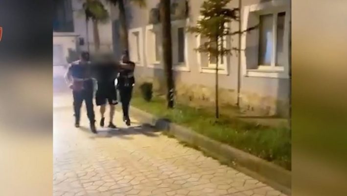 Qarkullonte me armë zjarri në brez, arrestohet 33-vjeçari në Vlorë