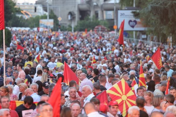 Opozita proteston në Shkup/ Kërkohen zgjedhje të parakohshme: LSDM po shkatërron Maqedoninë e Veriut