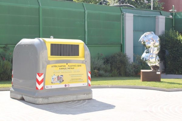 Kontenierë nëntokesorë për plehrat/ Veliaj: Teknologji e re për mbetjet, ndihmon për një mjedis të pastër