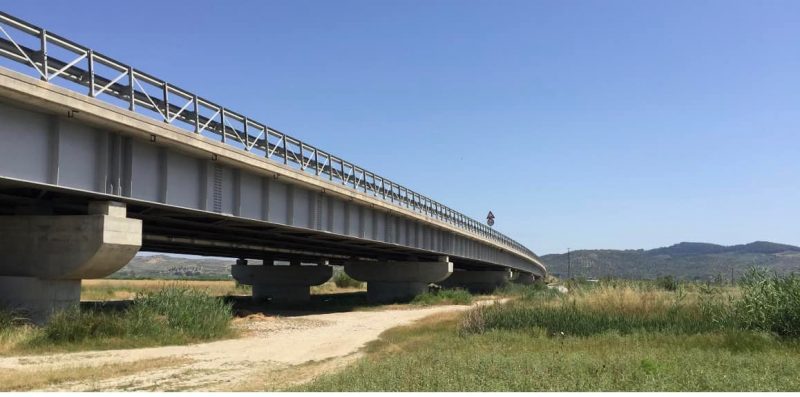 Hajdutët vjedhin hekurat e urës në by-passin e Fierit/ Reagon ARRSH: Të ndëshkohen autorët, dëmi u riparua