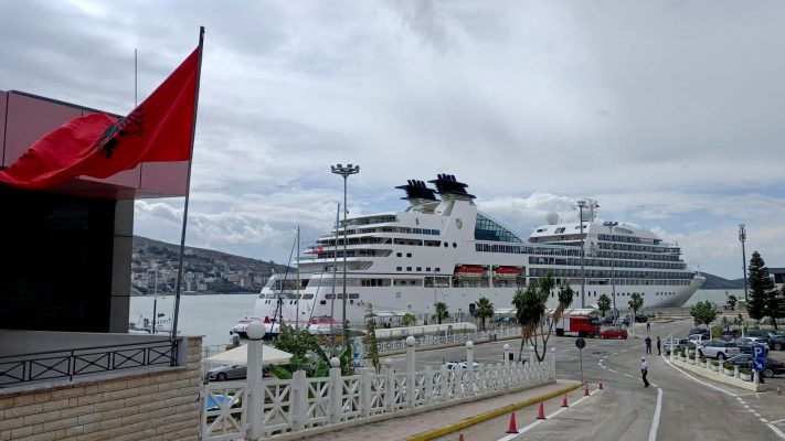 Kroçera luksoze amerikane mbërrin në Shqipëri, ankorohet në Portin e Sarandës