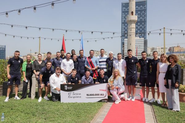 Bashkia shpërblen me 150 milion lekë lojtarët kampion të Tiranës/ Veliaj: “Investimet do t’i vazhdojmë”