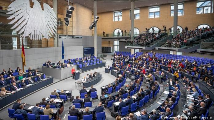 Parlamenti gjerman pranon ndryshimin e kushtetutës për investime ushtarake