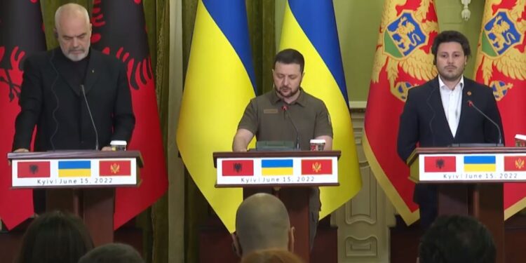 “Nuk jemi rivalë në rrugën drejt BE,” Zelenskyy: Shqipëria, Mali i Zi e RMV meritojnë të jenë anëtare me të drejta të plota