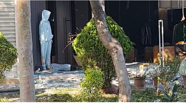 Xhama të thyer dhe dëmtime të shumta/ Dalin pamjet pas shpërthimit në bizneset e Noizyt (Video)