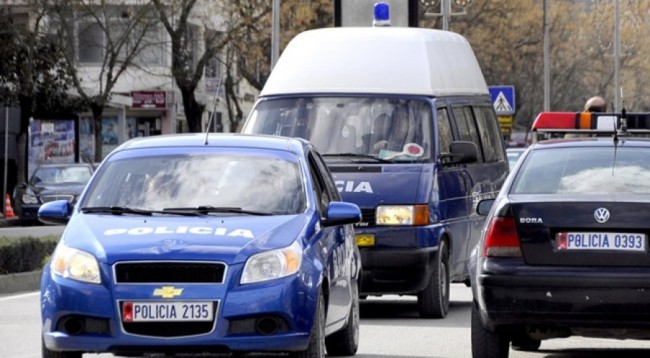 U kap duke transportuar emigrantë të paligjshëm, arrestohet 33-vjeçari në Pogradec