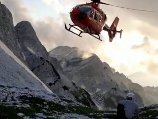 Helikopteri i Forcave Ajrore shpëton turistët e lënduar në Valbonë