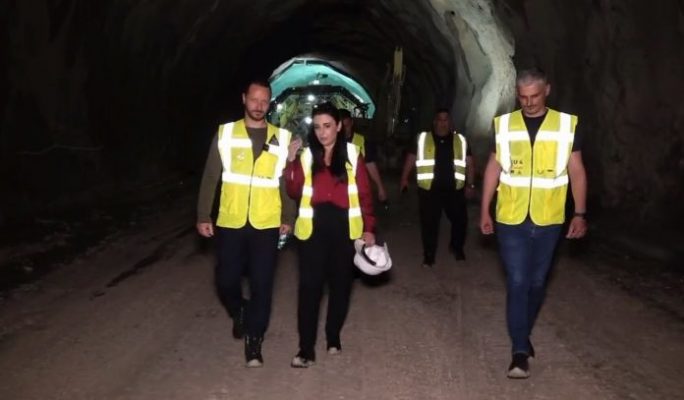 Balluku në tunelin e Skërficës: Aksi Kardhiq-Delvinë hapet për qarkullim në 2 korrik
