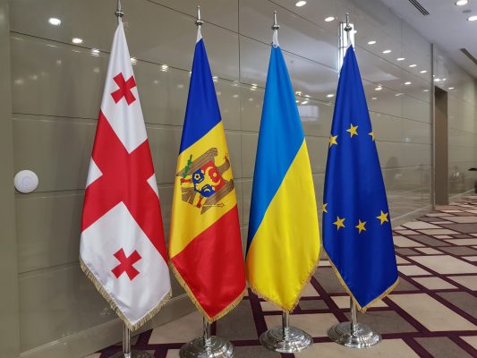 Parlamenti Europian i jep statusin e vendit kandidat Ukrainës dhe Moldavisë