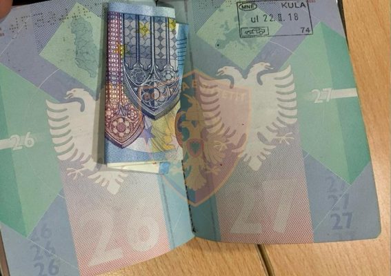 20 Euro në pasaportë/ Arrestohet 37-vjeçari që do të korruptonte policin në Kapshticë