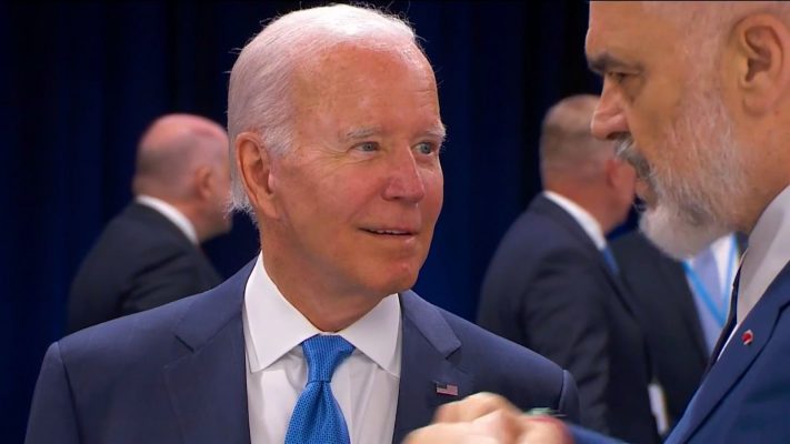 Shtrëngime duarsh dhe të buzëqeshur/ Rama takon presidentin Biden, në Spanjë