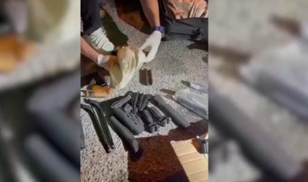 Video-Dalin pamjet brenda “minierës” së armëve në Tiranë