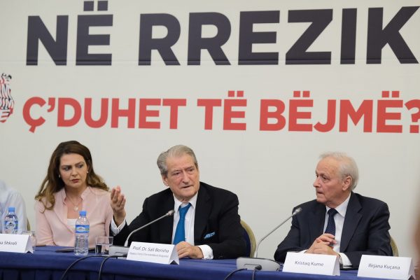 “Fronti për shpëtimin e Shqipërisë”/ Berisha njofton datën e protestës në Tiranë
