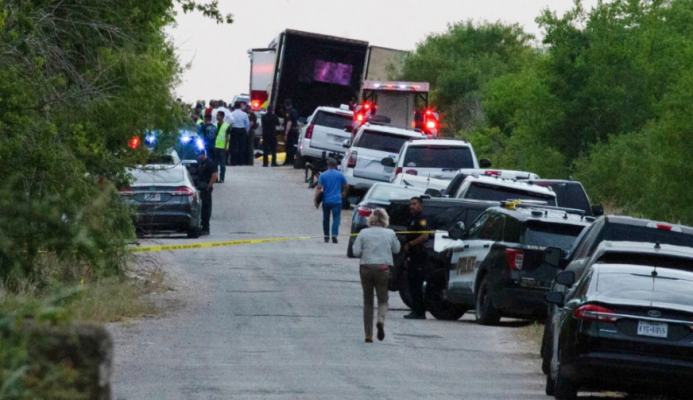 Gjenden 46 persona të vdekur në një kamion të braktisur në Teksas