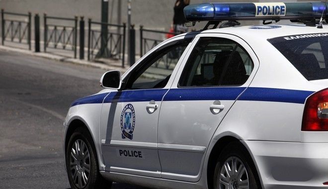 Tentoi t’i shpëtonte policisë, aksidentohet automjeti/ 1 i vdekur dhe 17 të plagosur në Greqi