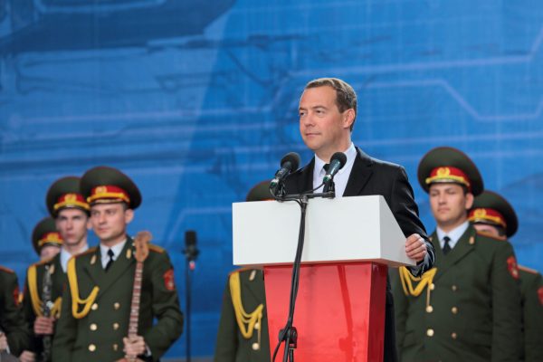 Medvedev: Lufta e Tretë Botërore nëse NATO pushton Krimenë